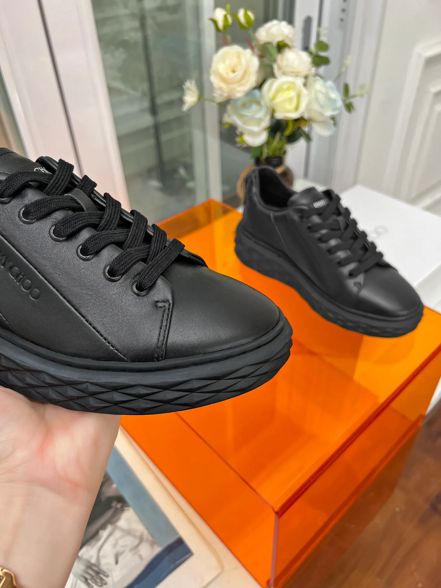 👟👟Ex-factory price 560👟👟 (splicing) Jimmy choo Jimmy Choo 2024 spring and summer Jc new Diamond A new series of sports shoes🔥The uppers are made of original imported cowhide stitching🎵The soles are made of brand elements to prevent diamond multi-faceted cutting to create a three-dimensional sense💥The gradually thinner and thicker design of the soles makes the shoes more comfortable on the feet without the slightest sense of oppression🌹A fashionable, comfortable, versatile and luxurious Diamond sports shoe is worth owning🧚‍♀️ Fabric: Original imported top layer 🐂cowhide Lining: Imported🐑Sheepskin Feet: Original injection molded 🐑 Sheepskin Outsole: Original glass glue combined sole Size: 34-41 (custom-made sizes 34.41 are non-refundable)